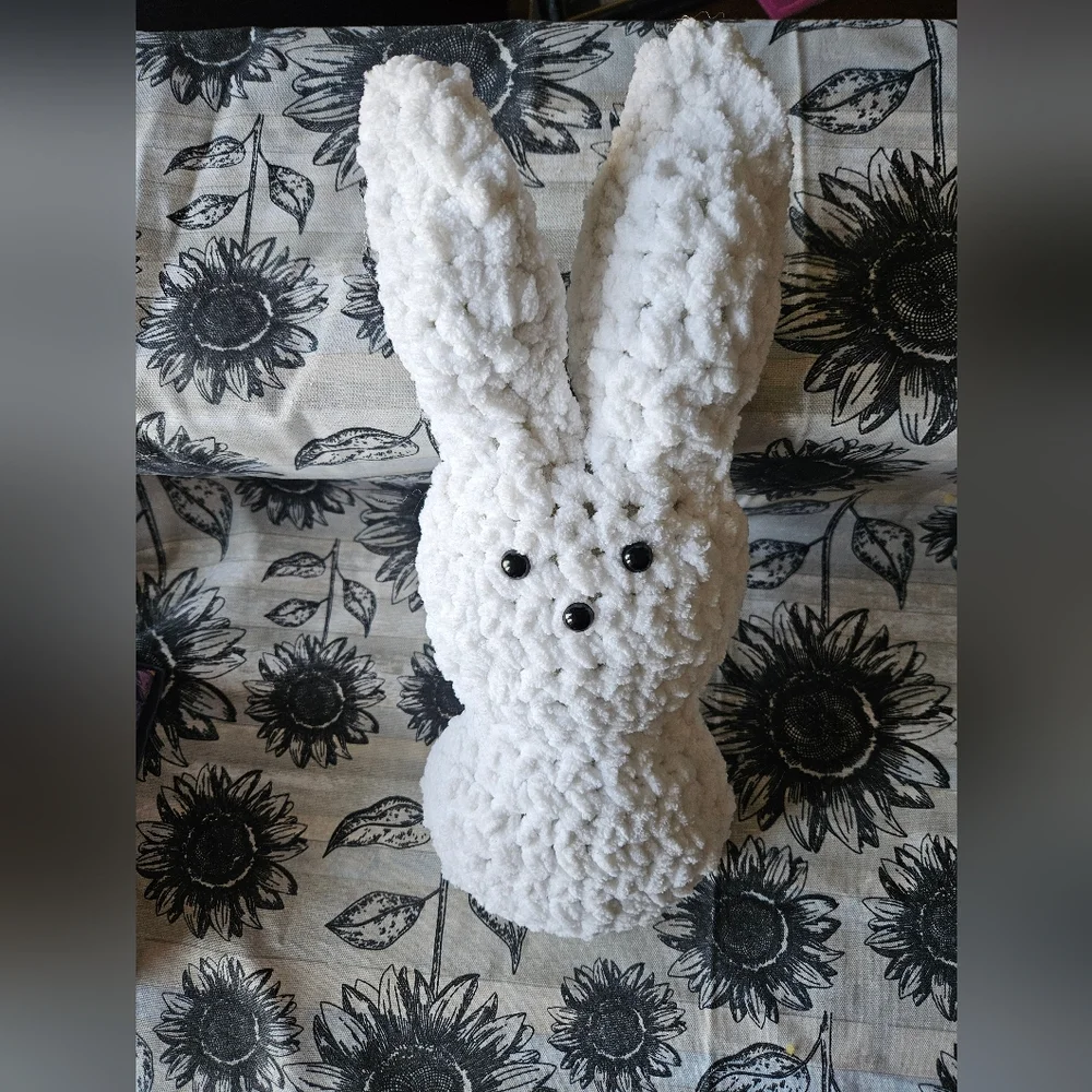 Crochet Large White Peep Decor